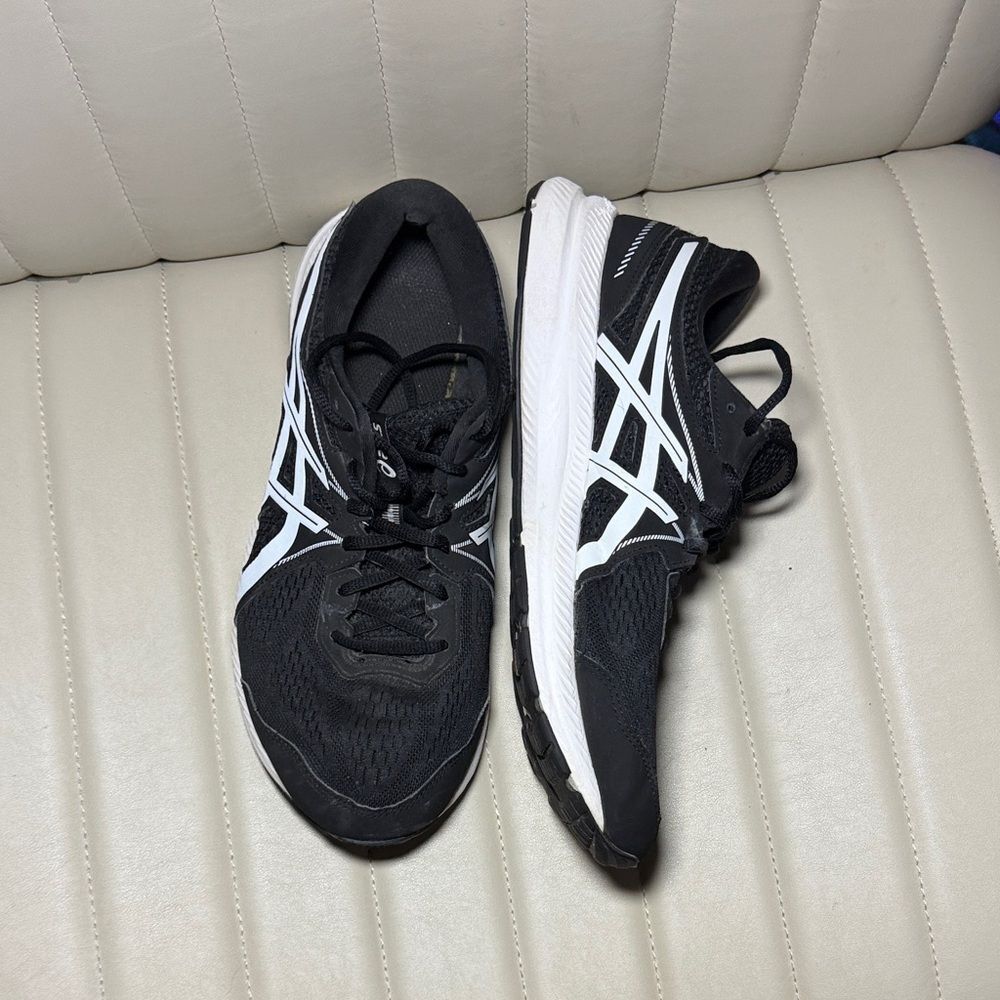 Asics Men's Black and White Trainers